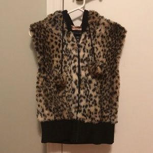 Forever 21 Leopard Faux Fur Vest